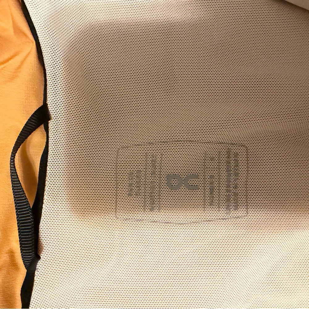 On Running Weather Jacket - Women’s Windproof Running Jacket - like new - Picture 3 of 3